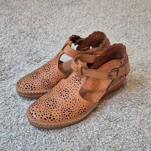 Spring Step Women's Size 6 Leather Ankle Strap Wedges Sandals